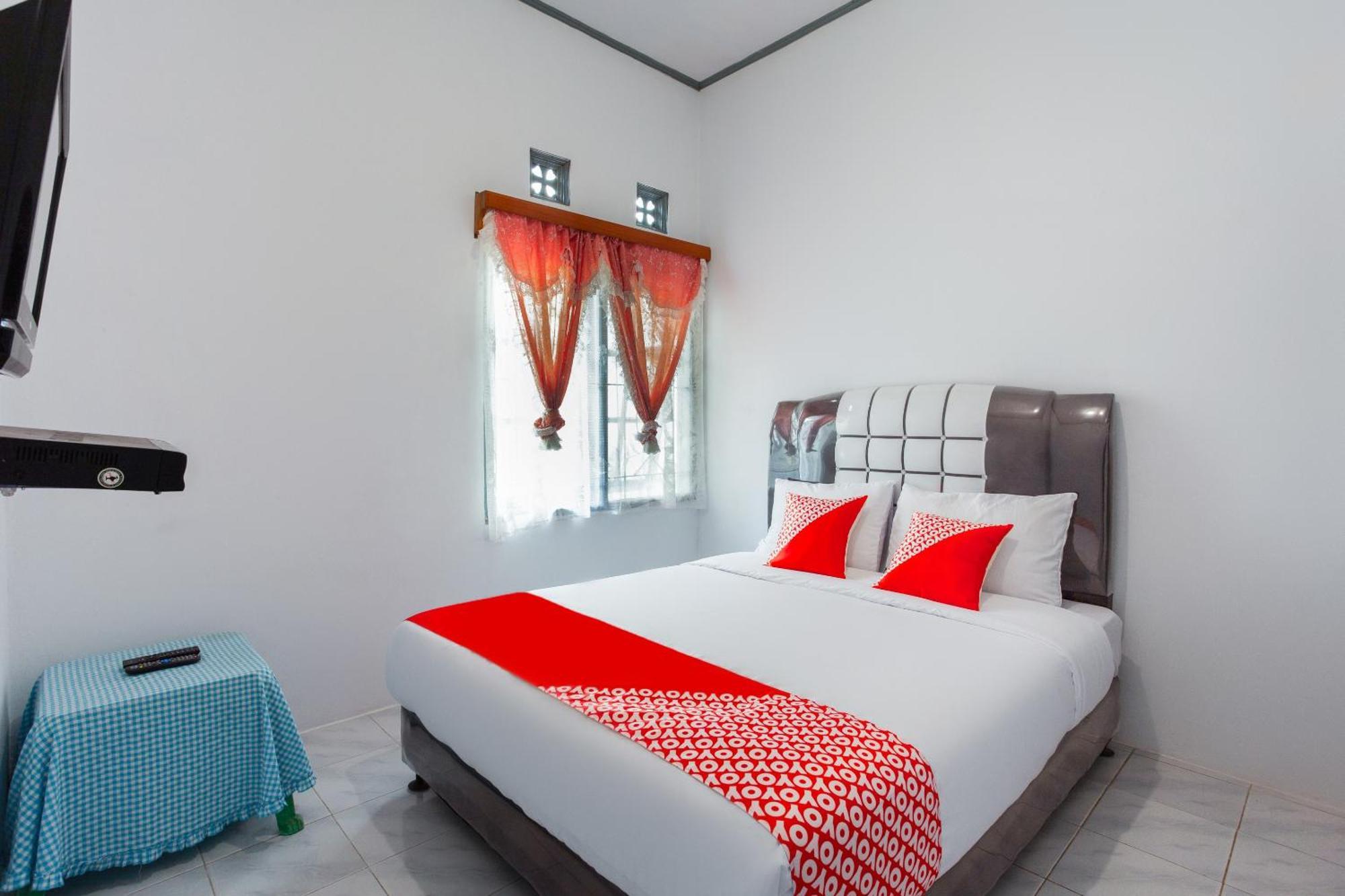 Oyo 2903 Putri Residence Syariah Bukittinggi Exterior photo