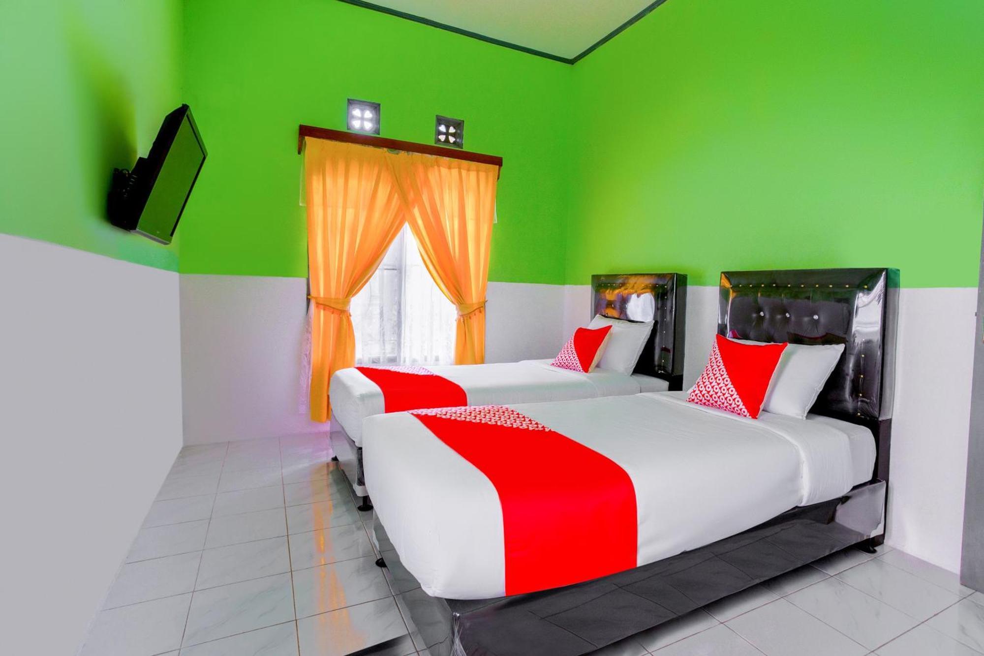Oyo 2903 Putri Residence Syariah Bukittinggi Exterior photo
