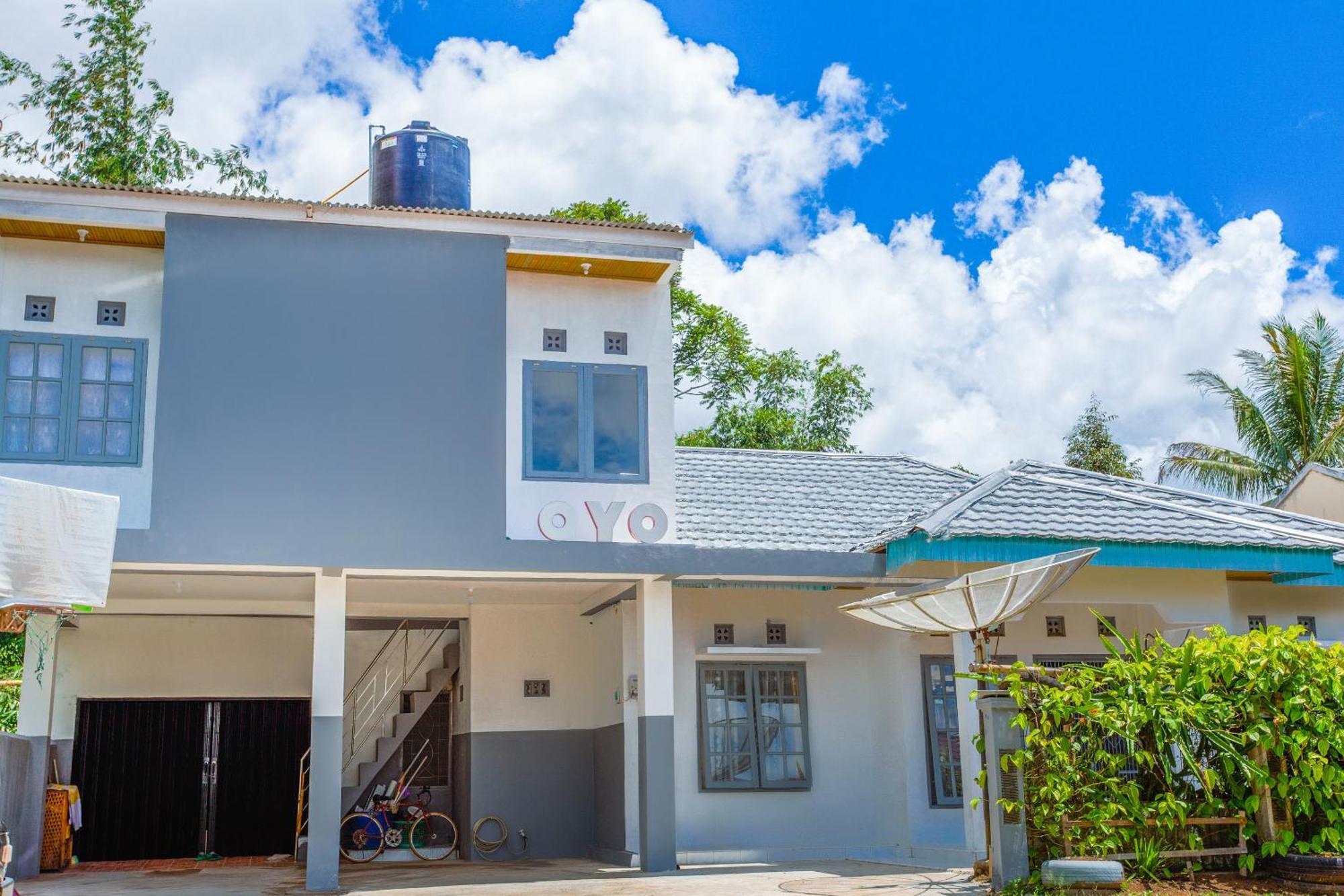 Oyo 2903 Putri Residence Syariah Bukittinggi Exterior photo